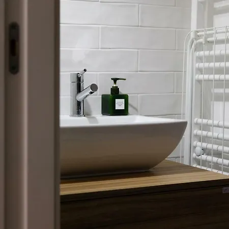 Principe Real In Quiet Street Apartment