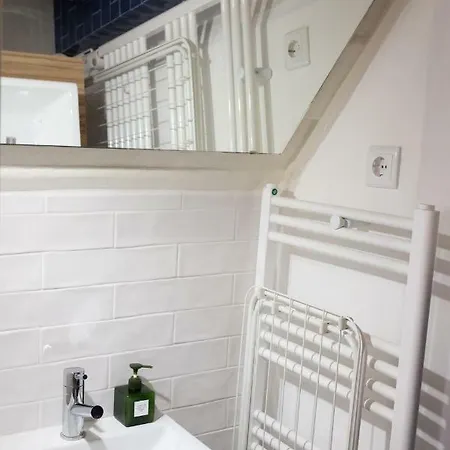 Principe Real In Quiet Street Apartment Lisbon