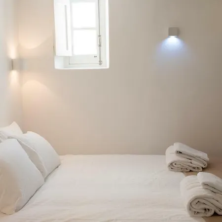 Principe Real In Quiet Street Apartment